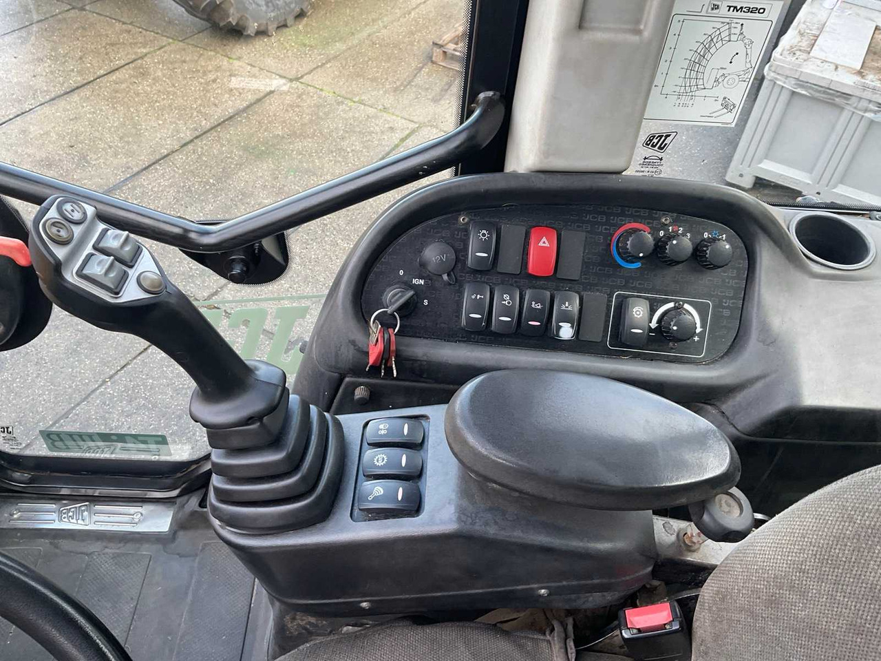 Chargeuse sur pneus JCB TM320s