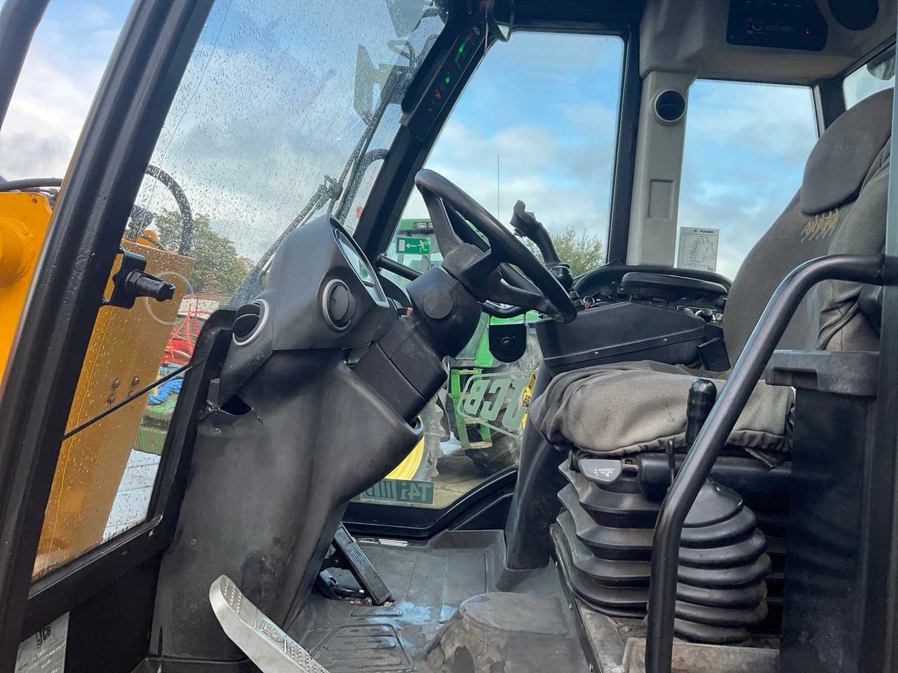 Chargeuse sur pneus JCB TM320s