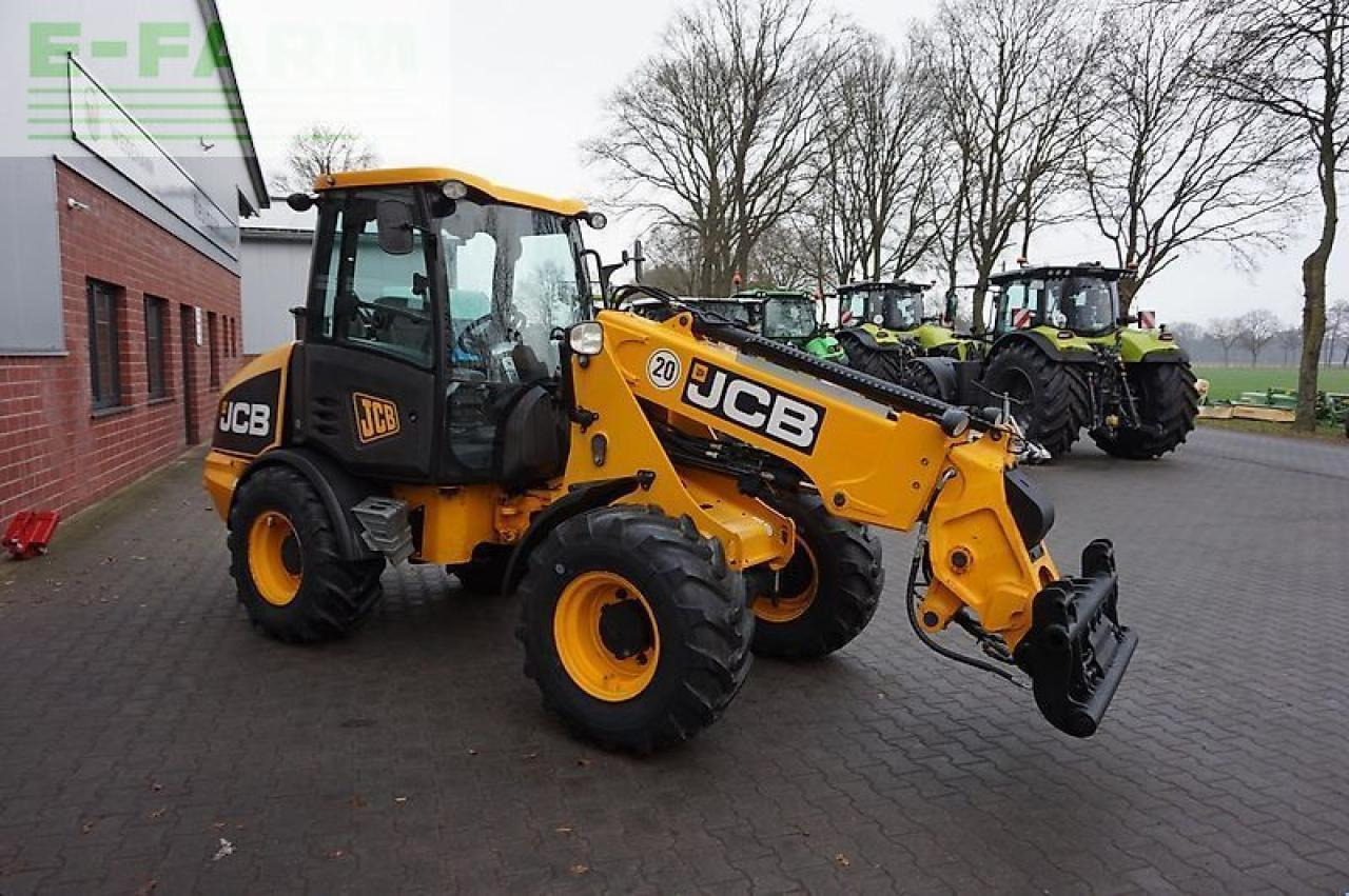 Chargeuse sur pneus JCB tm 180 teleskopradlader