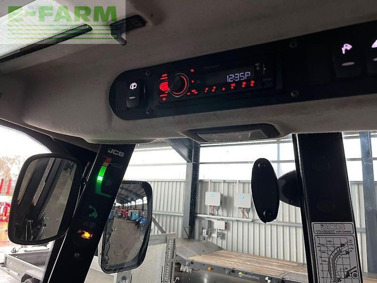 Chargeuse sur pneus JCB tm 220 agri