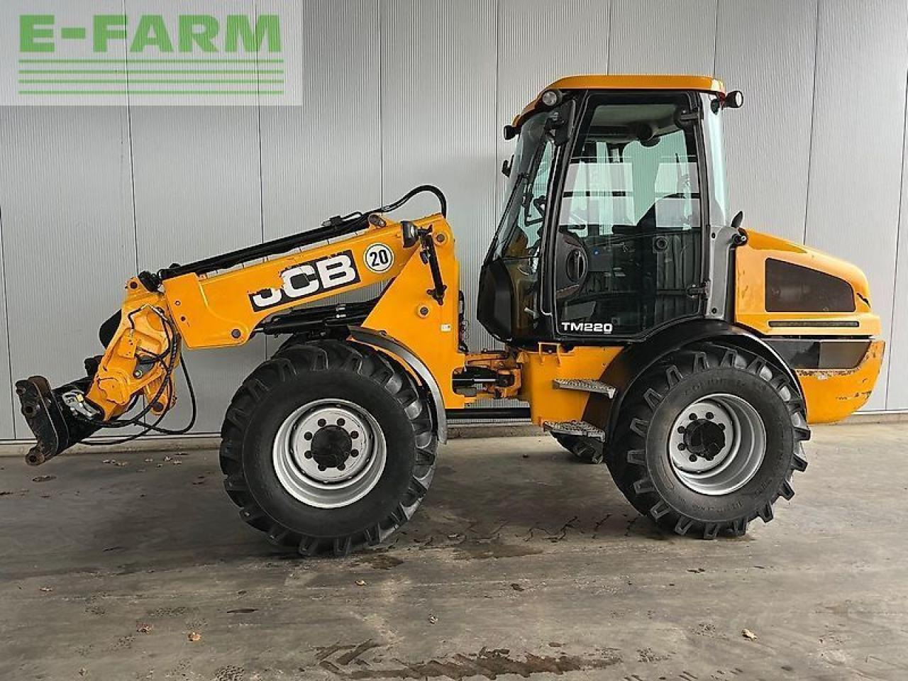 Chargeuse sur pneus JCB tm 220 agri