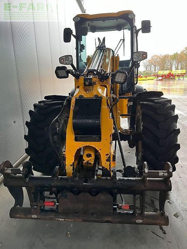 Chargeuse sur pneus JCB tm 220 agri