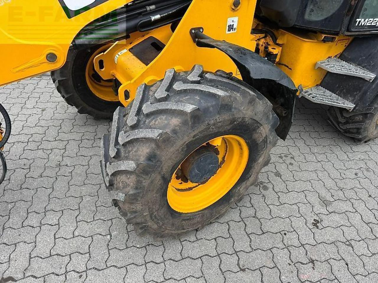 Chargeuse sur pneus JCB tm 220 agri tele
