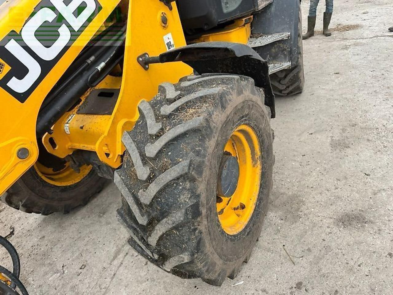 Chargeuse sur pneus JCB tm 220 agri tele