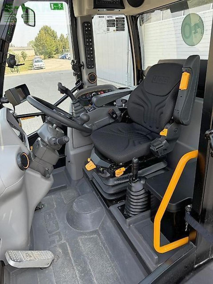 Chargeuse sur pneus JCB tm 320 agri