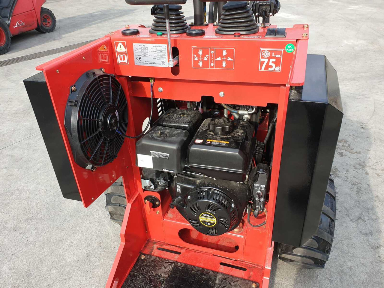 Chargeuse sur pneus JPC HT320 SKID STEER LOADER