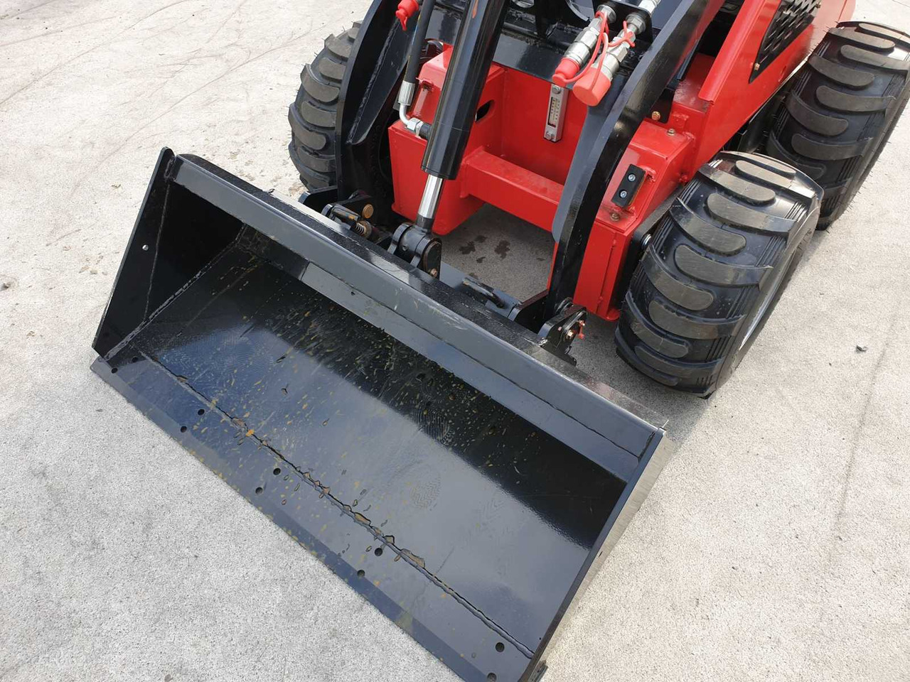 Chargeuse sur pneus JPC HT320 SKID STEER LOADER