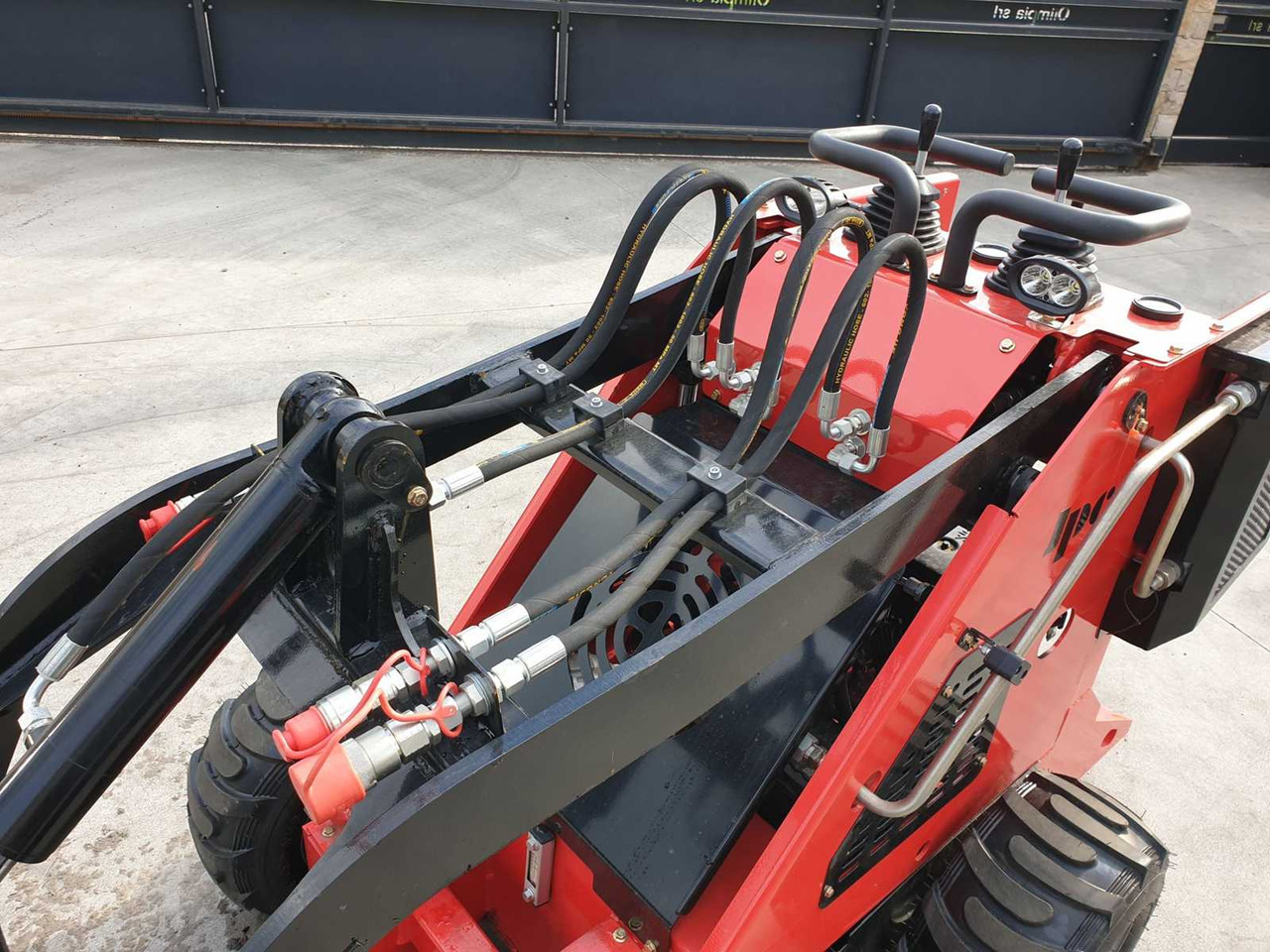 Chargeuse sur pneus JPC HT320 SKID STEER LOADER