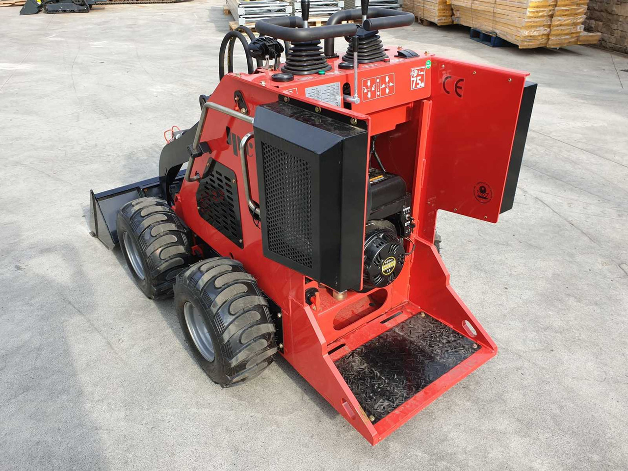 Chargeuse sur pneus JPC HT320 SKID STEER LOADER