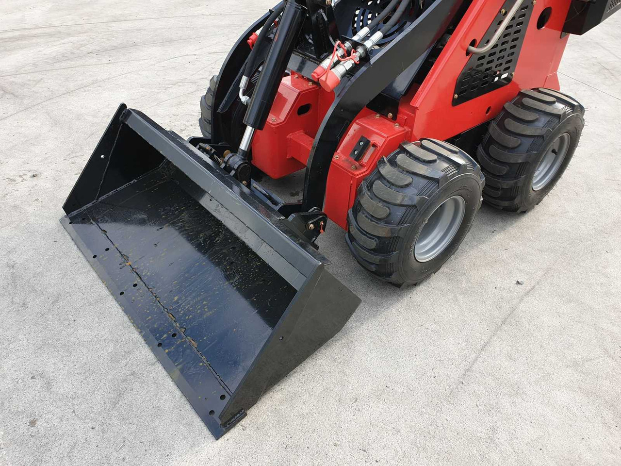 Chargeuse sur pneus JPC HT320 SKID STEER LOADER