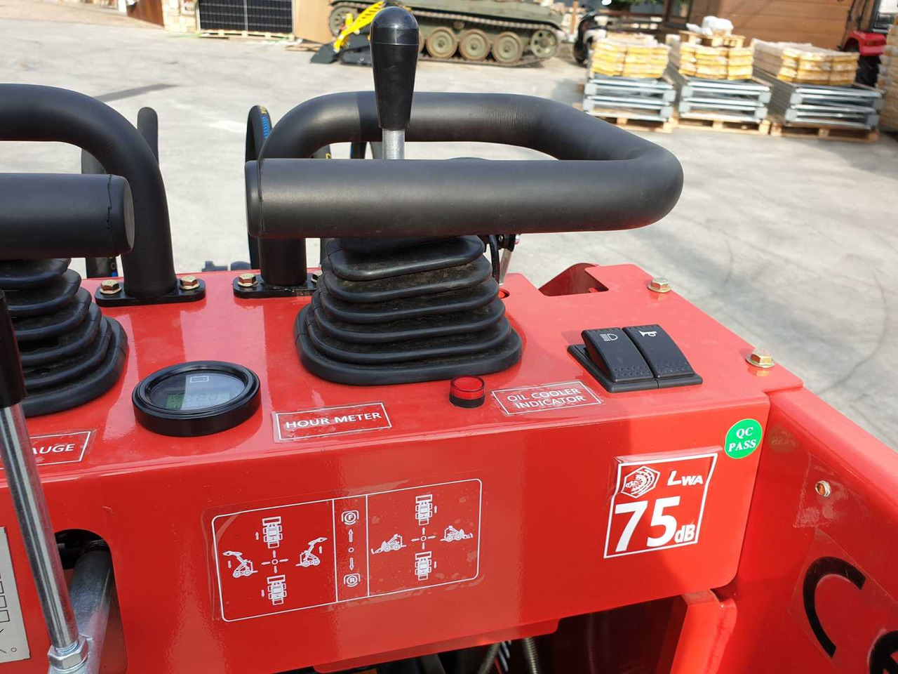Chargeuse sur pneus JPC HT320 SKID STEER LOADER