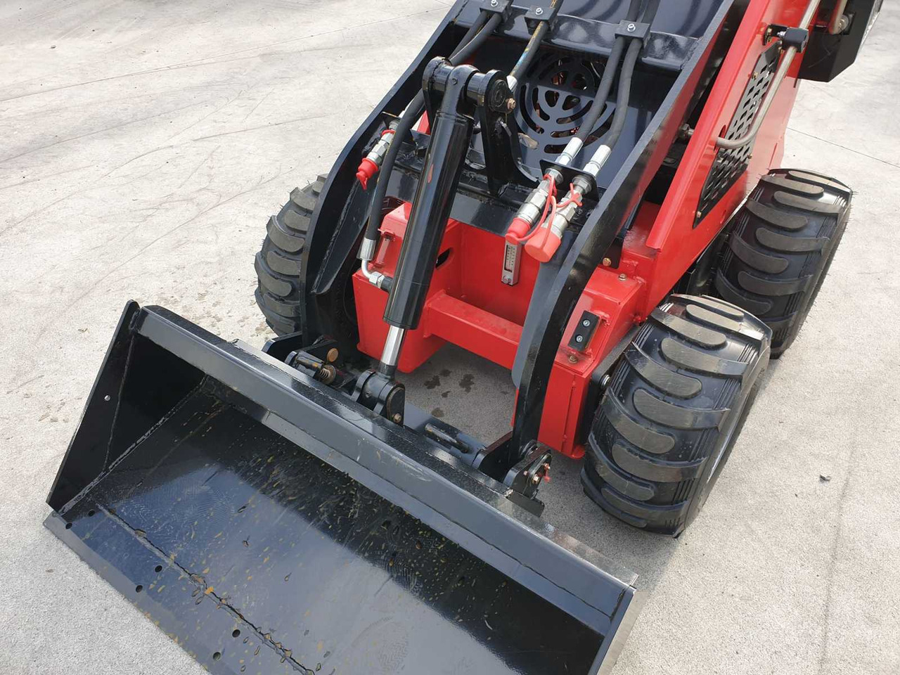 Chargeuse sur pneus JPC HT320 SKID STEER LOADER