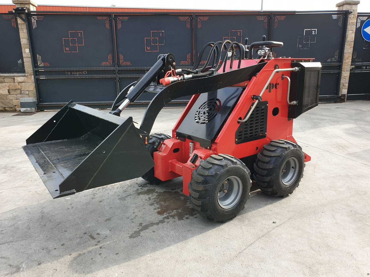 Chargeuse sur pneus JPC HT320 SKID STEER LOADER