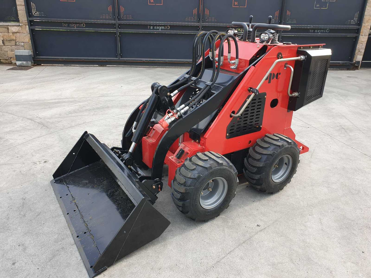 Chargeuse sur pneus JPC HT320 SKID STEER LOADER