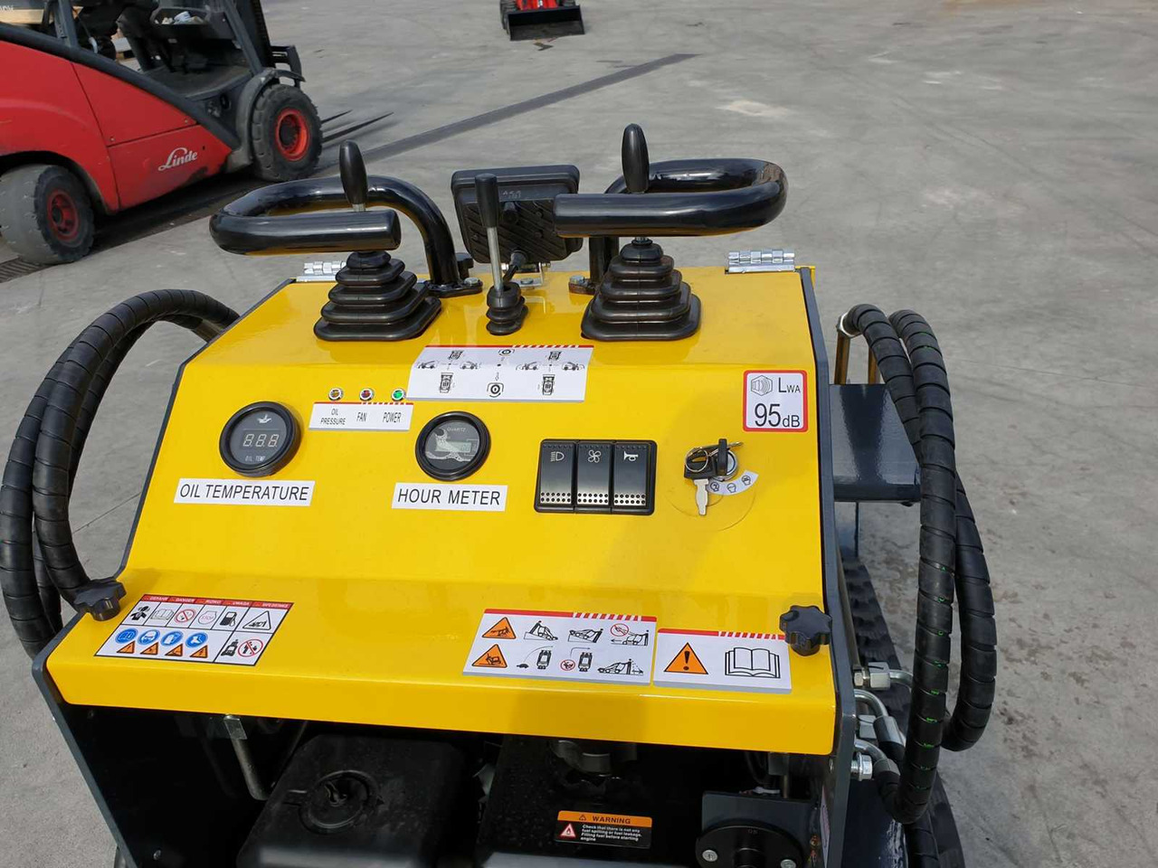 Chargeuse sur pneus JPC HT360 MINI TRACK LOADER