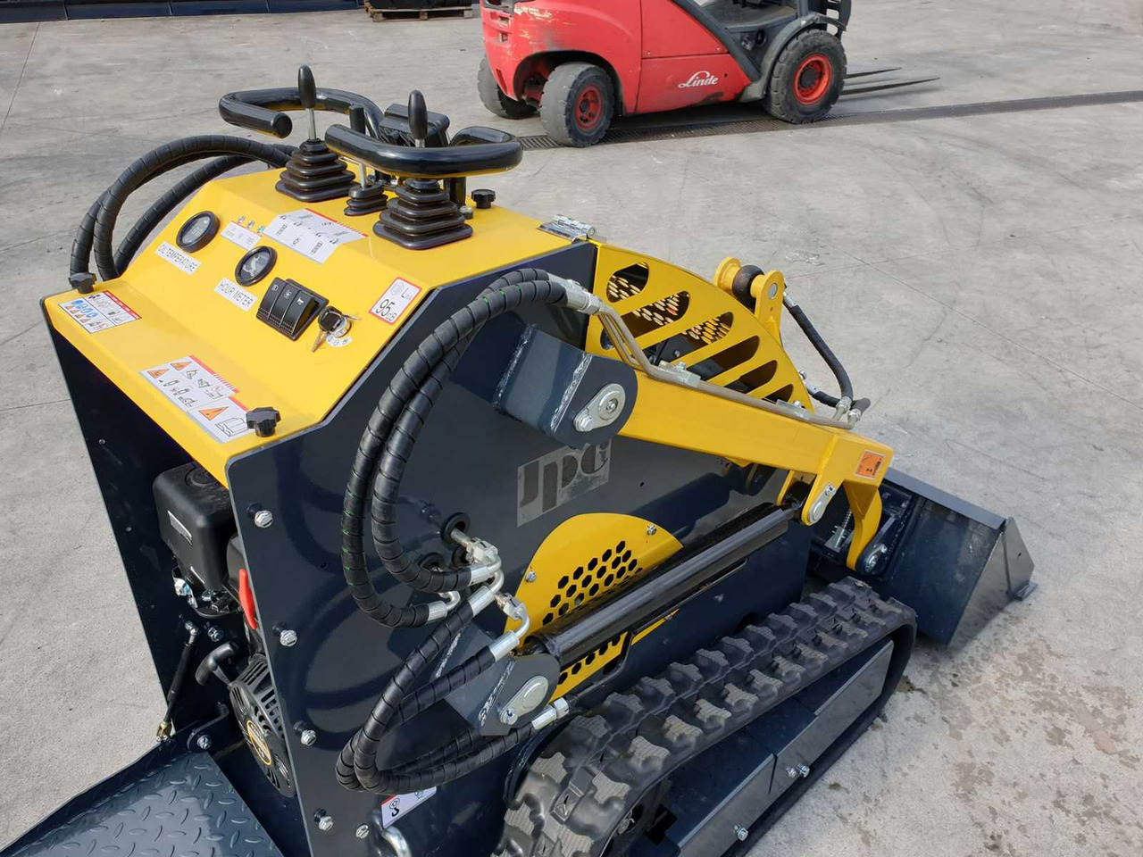 Chargeuse sur pneus JPC HT360 MINI TRACK LOADER