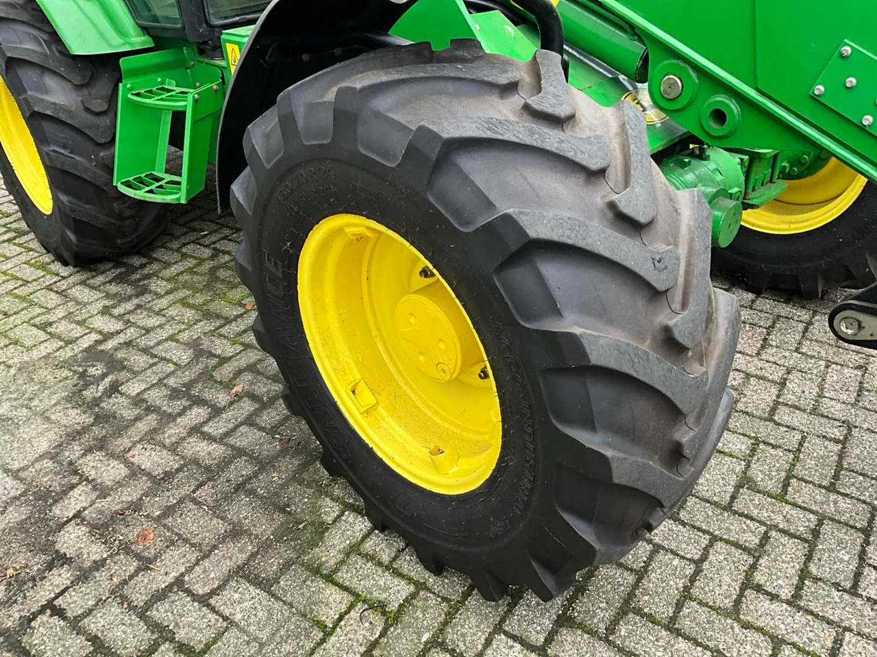 Chargeuse sur pneus John Deere 3800
