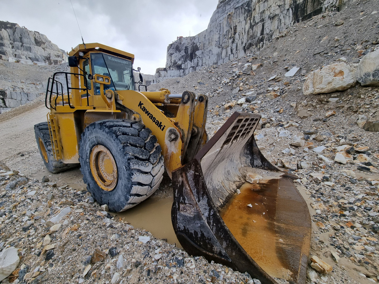 Chargeuse sur pneus KAWASAKI 115ZV-2