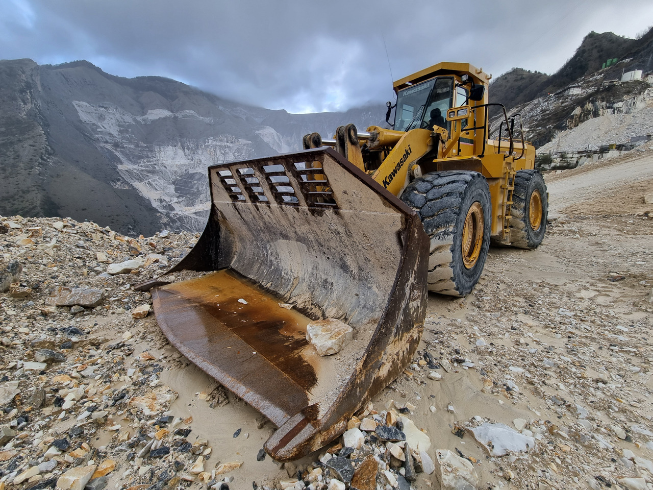 Chargeuse sur pneus KAWASAKI 115ZV-2
