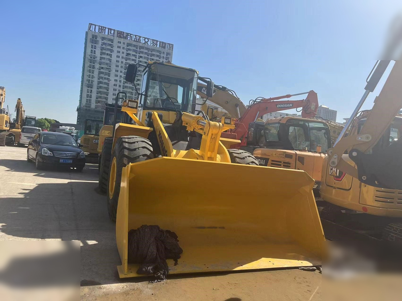 Chargeuse sur pneus KOMATSU WA320-3