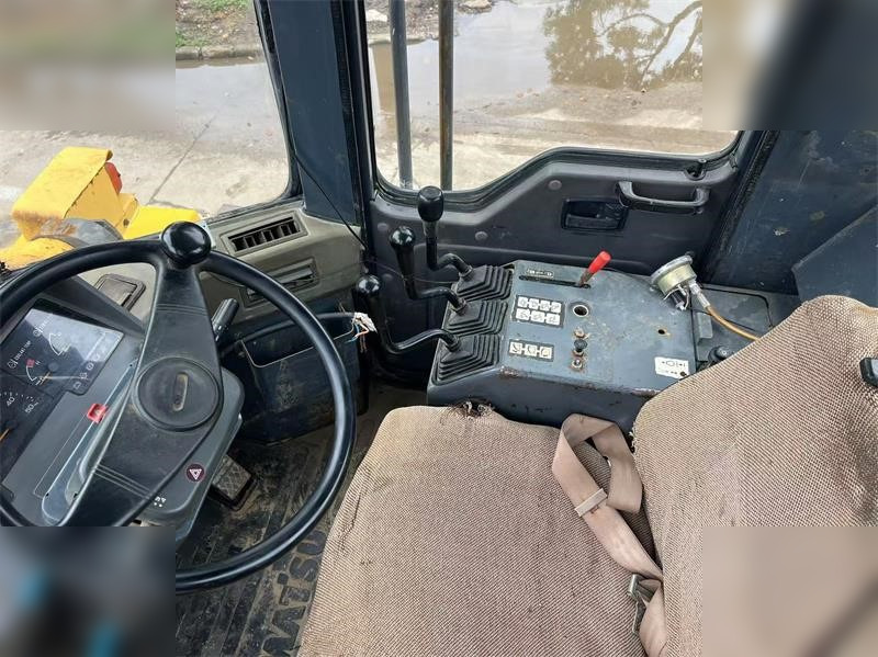 Chargeuse sur pneus KOMATSU WA320-3