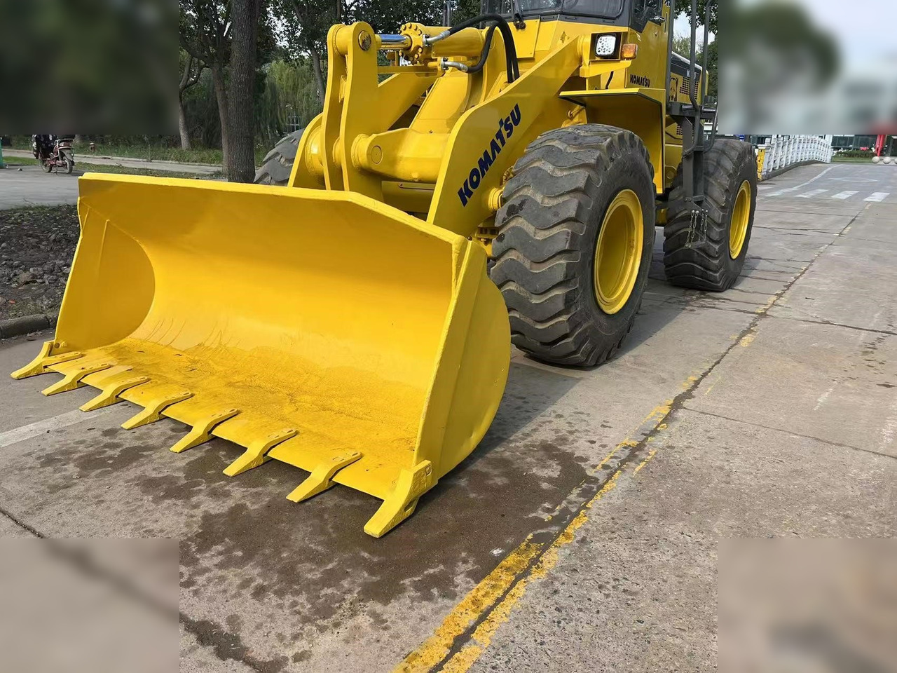 Chargeuse sur pneus KOMATSU WA320-3