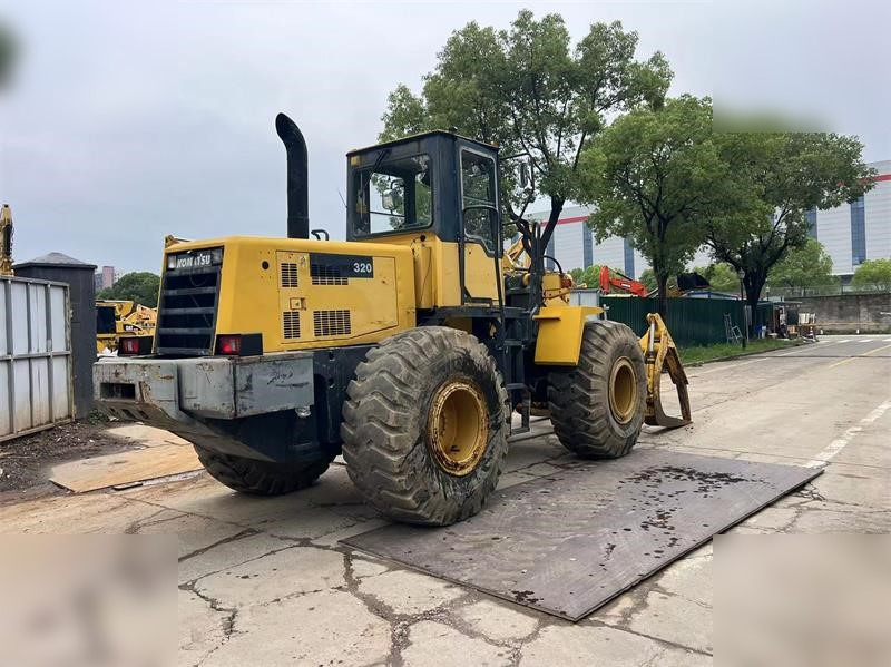 Chargeuse sur pneus KOMATSU WA320-3