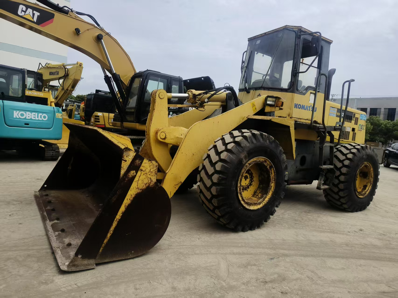 Chargeuse sur pneus KOMATSU WA320-3