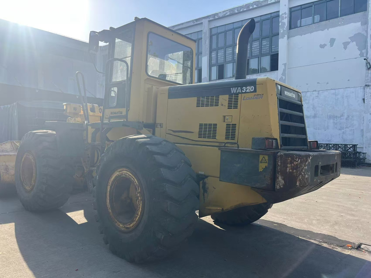 Chargeuse sur pneus KOMATSU WA320-3