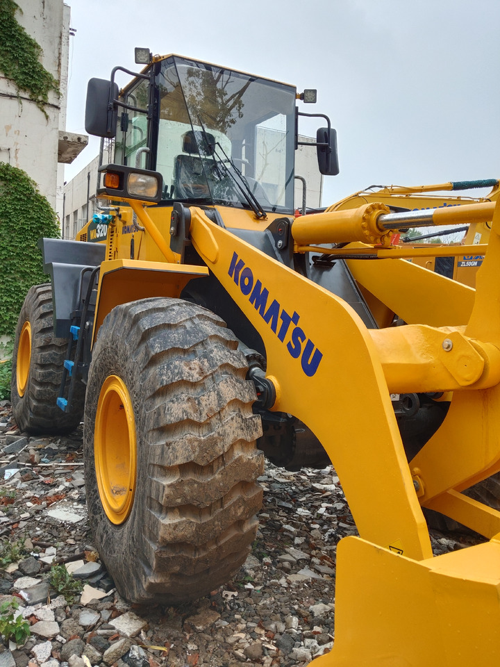 Chargeuse sur pneus KOMATSU WA320-5