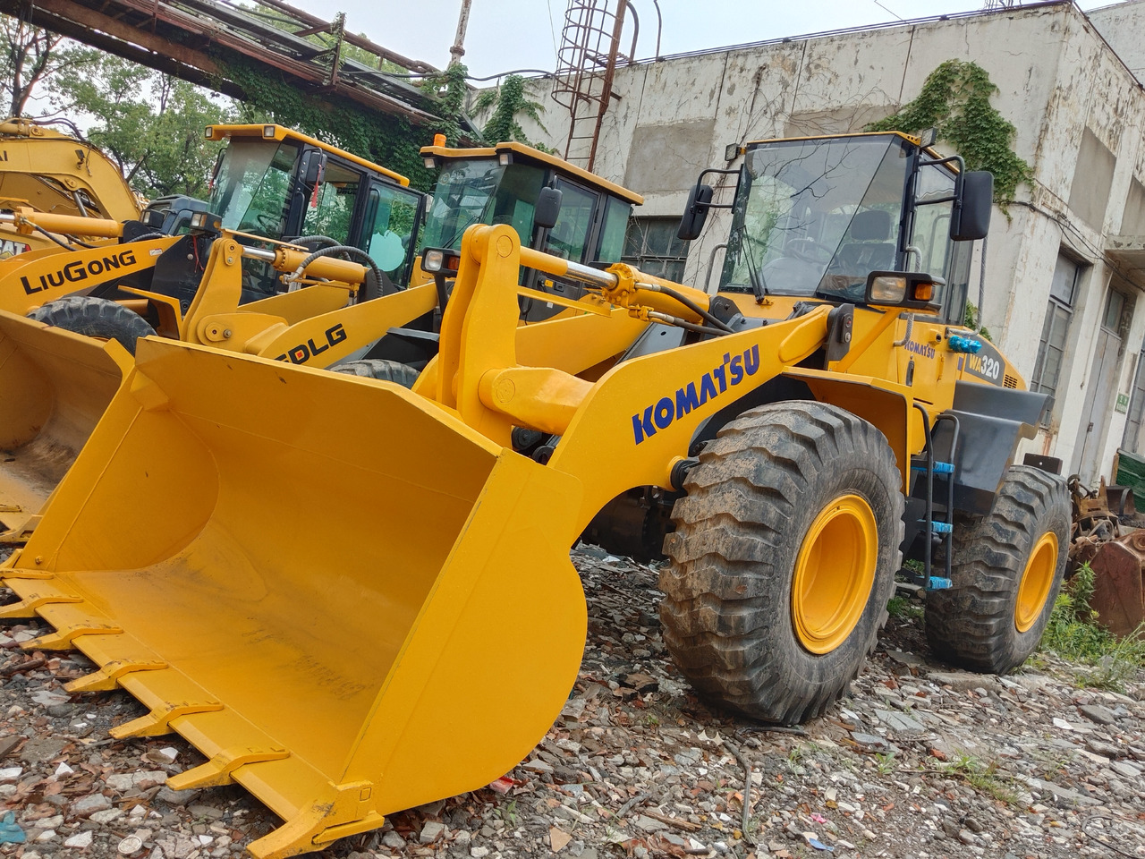 Chargeuse sur pneus KOMATSU WA320-5
