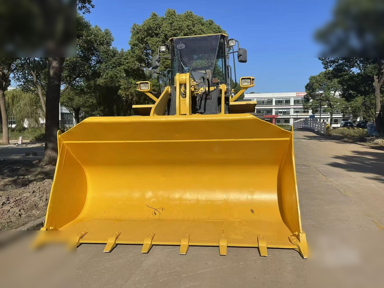 Chargeuse sur pneus KOMATSU WA320-5
