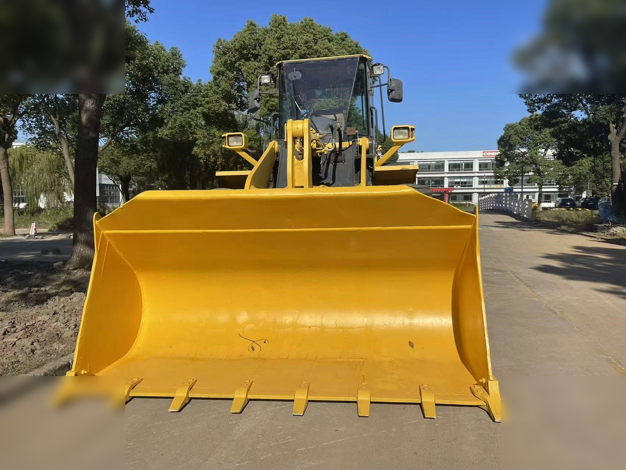 Chargeuse sur pneus KOMATSU WA320-5
