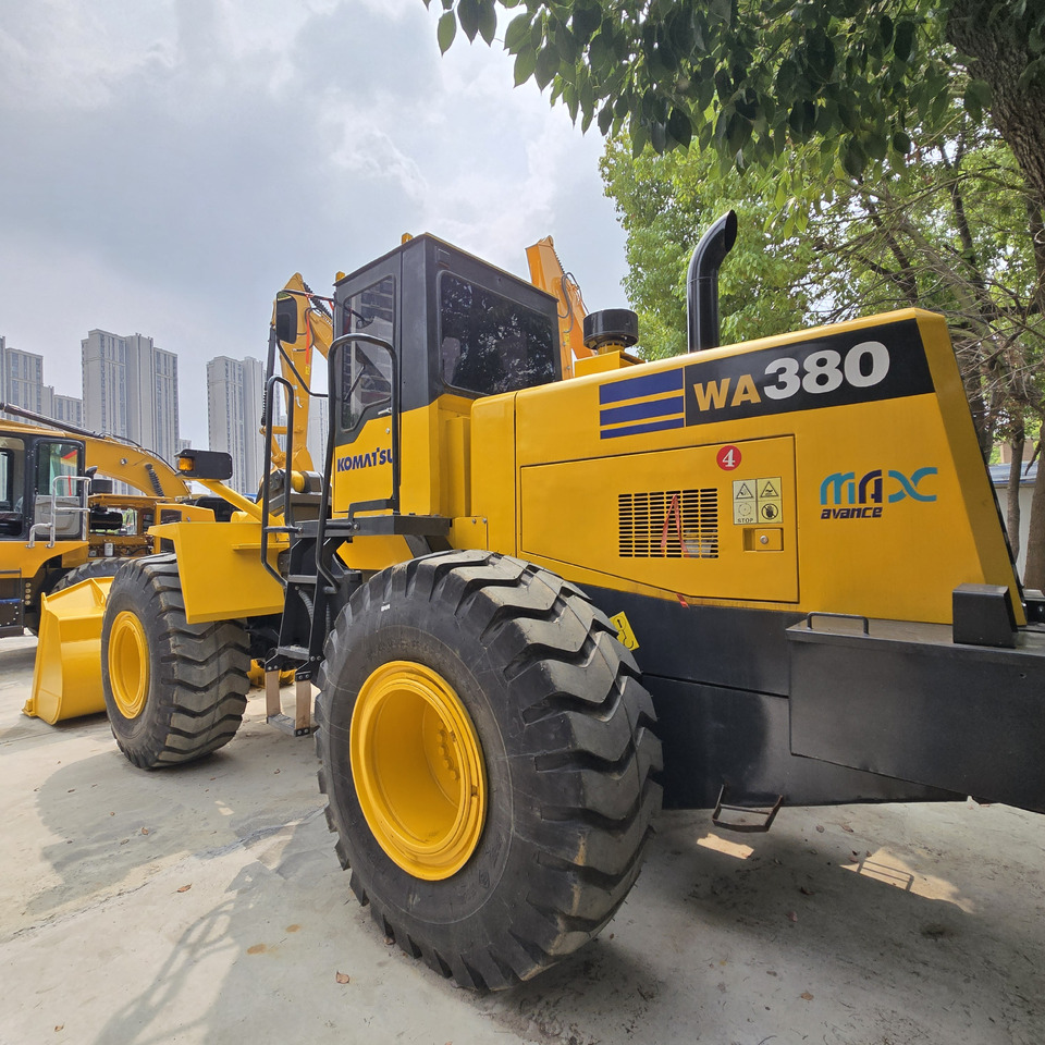 Chargeuse sur pneus KOMATSU WA380