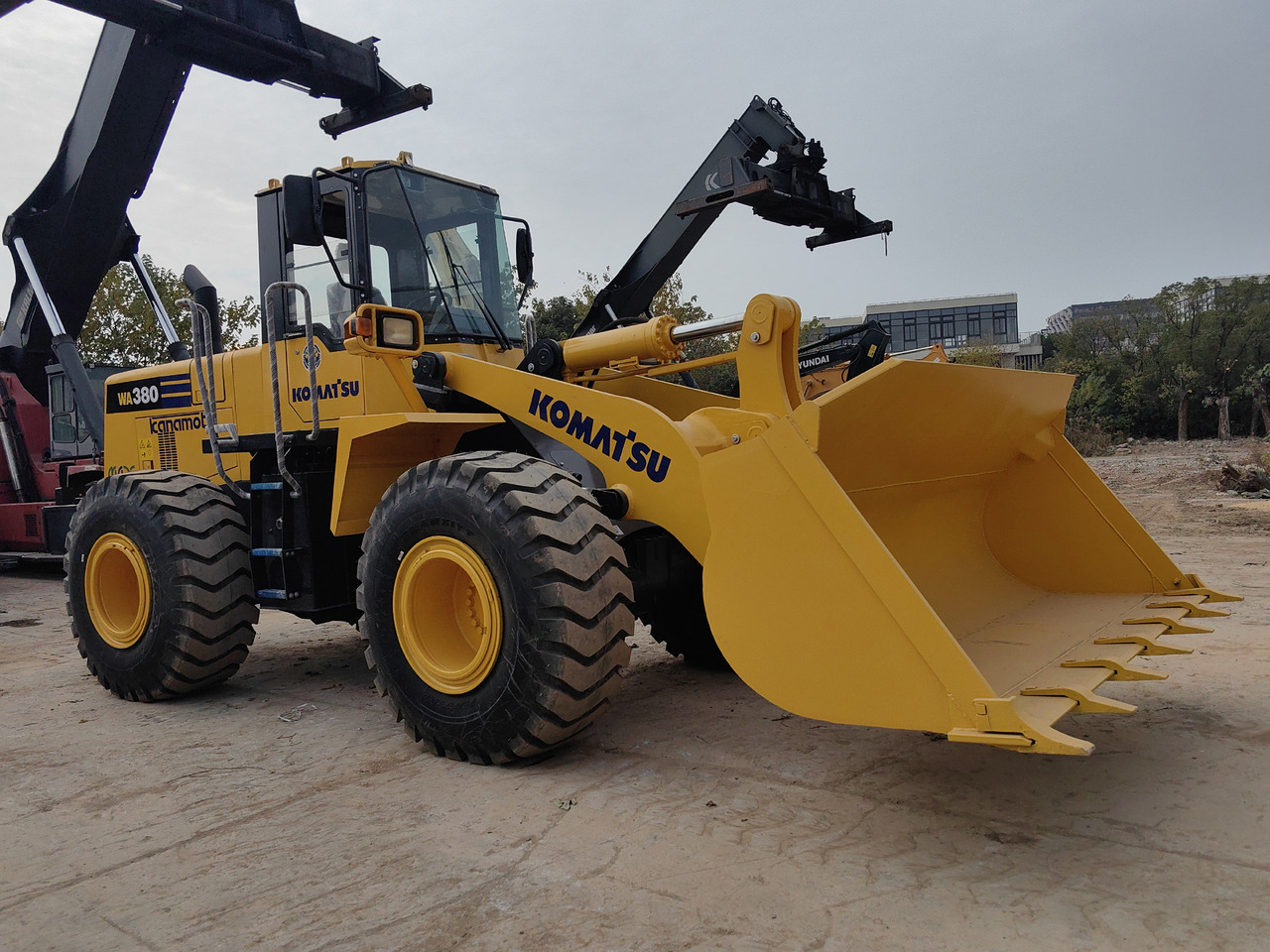 Chargeuse sur pneus KOMATSU WA380-3