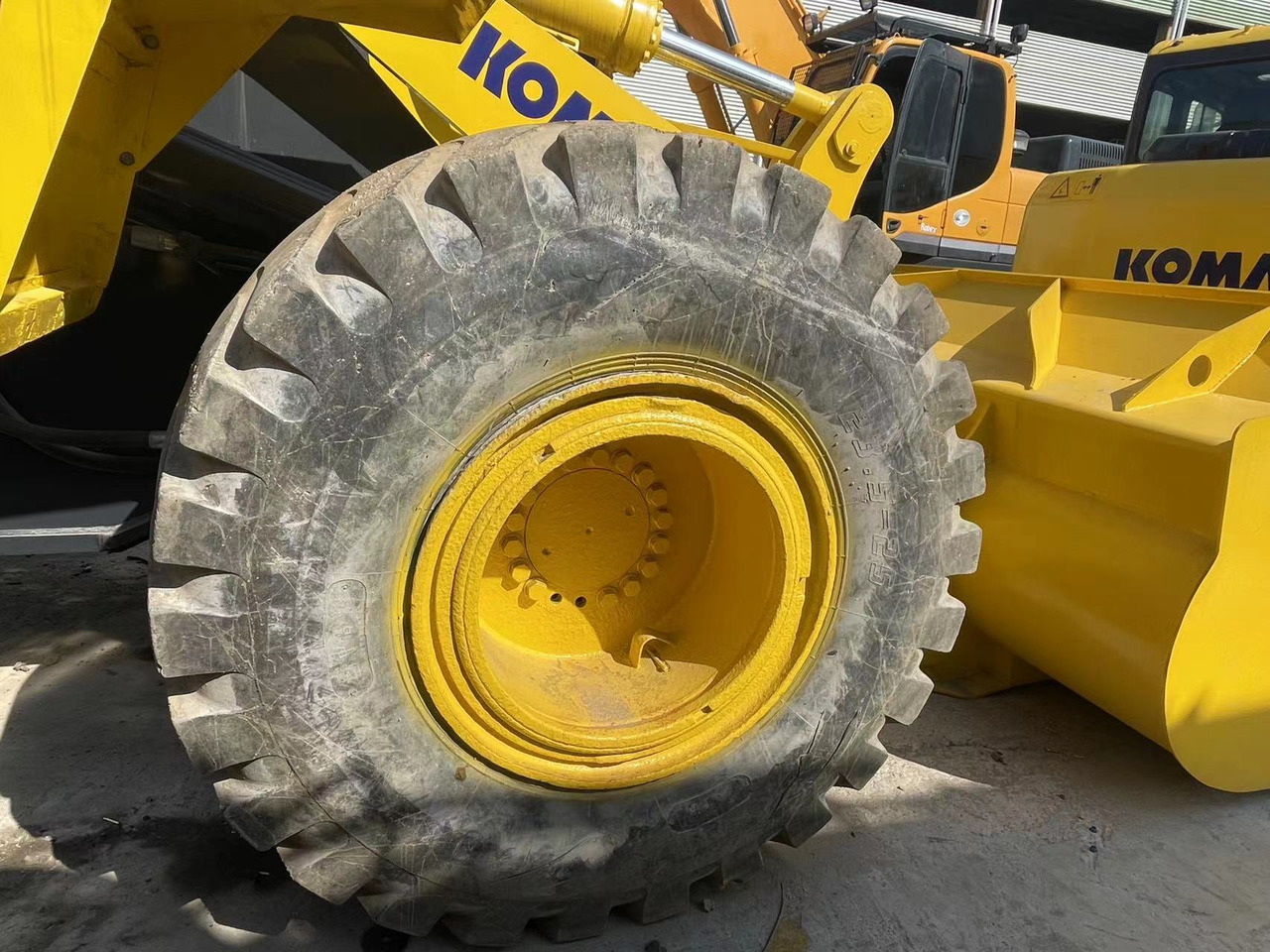 Chargeuse sur pneus KOMATSU WA380-3