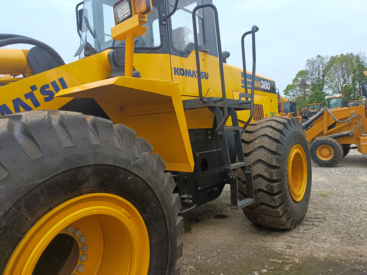 Chargeuse sur pneus KOMATSU WA380-3