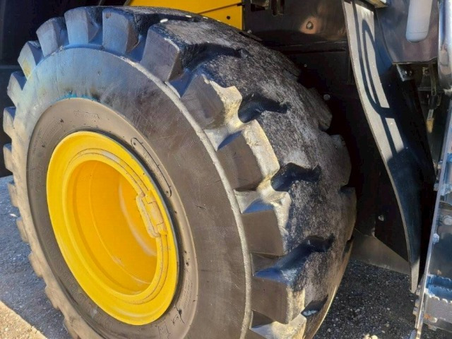 Chargeuse sur pneus KOMATSU WA380-8