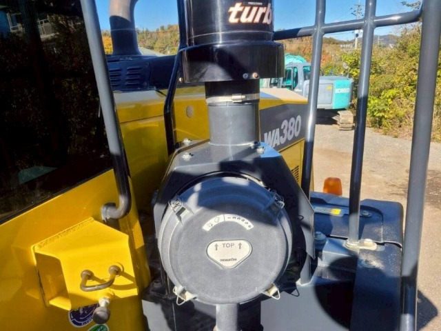 Chargeuse sur pneus KOMATSU WA380-8