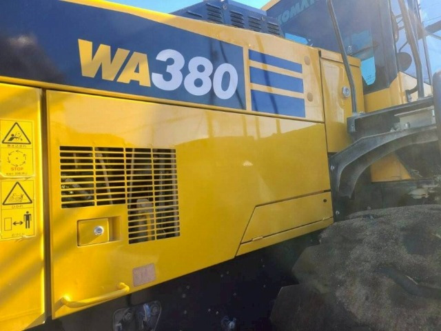 Chargeuse sur pneus KOMATSU WA380-8