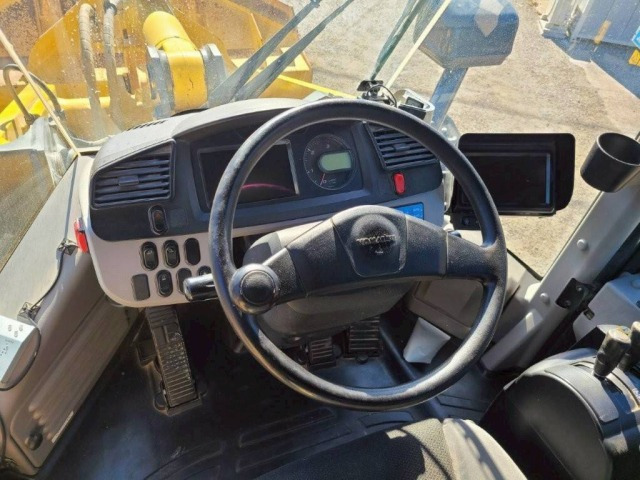 Chargeuse sur pneus KOMATSU WA380-8