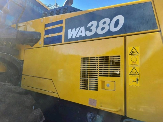 Chargeuse sur pneus KOMATSU WA380-8