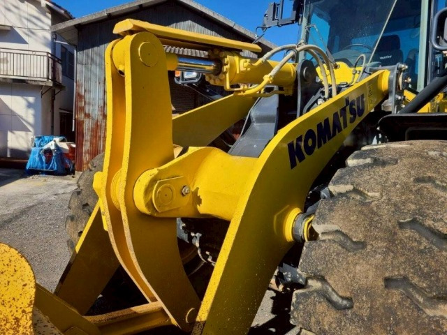 Chargeuse sur pneus KOMATSU WA380-8