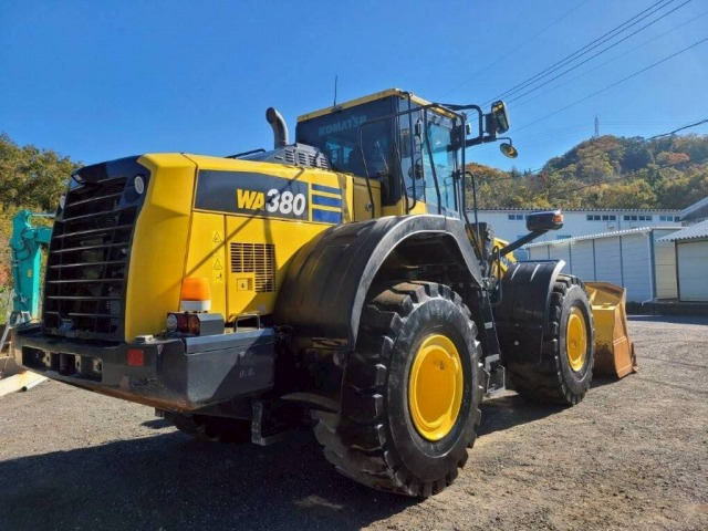 Chargeuse sur pneus KOMATSU WA380-8