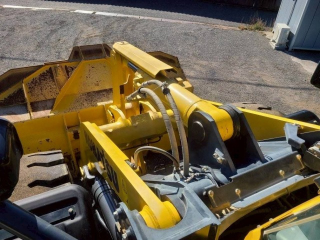 Chargeuse sur pneus KOMATSU WA380-8