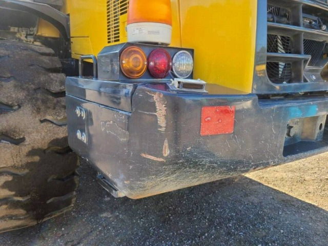 Chargeuse sur pneus KOMATSU WA380-8