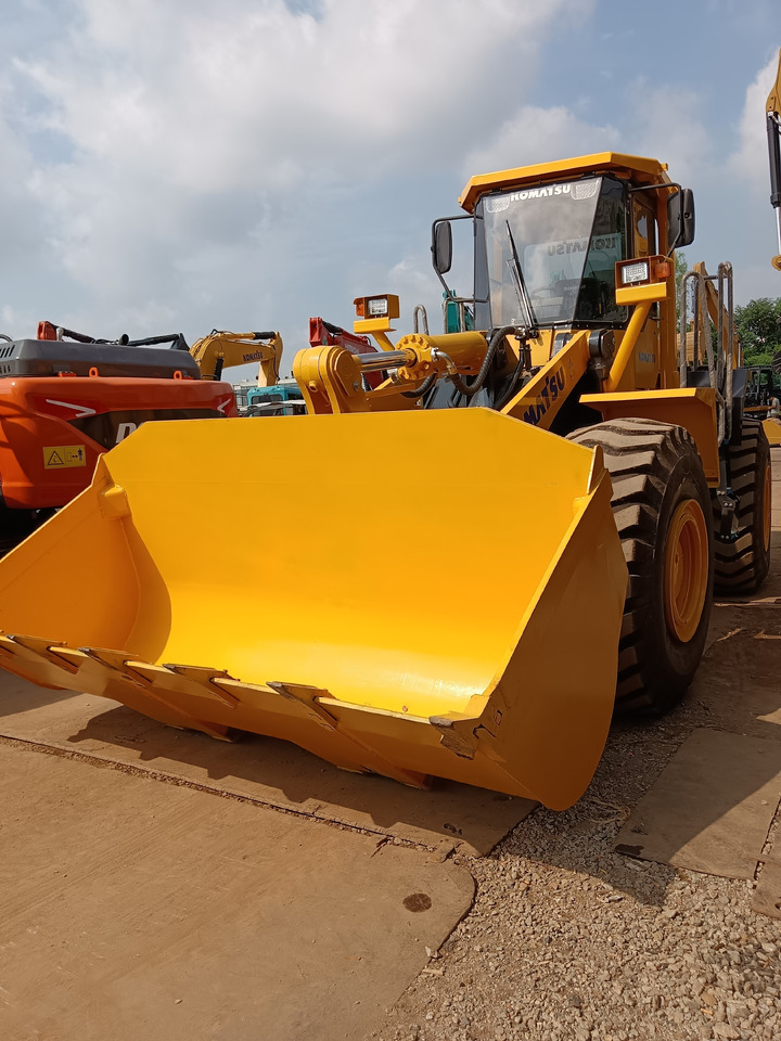 Chargeuse sur pneus KOMATSU WA470-3