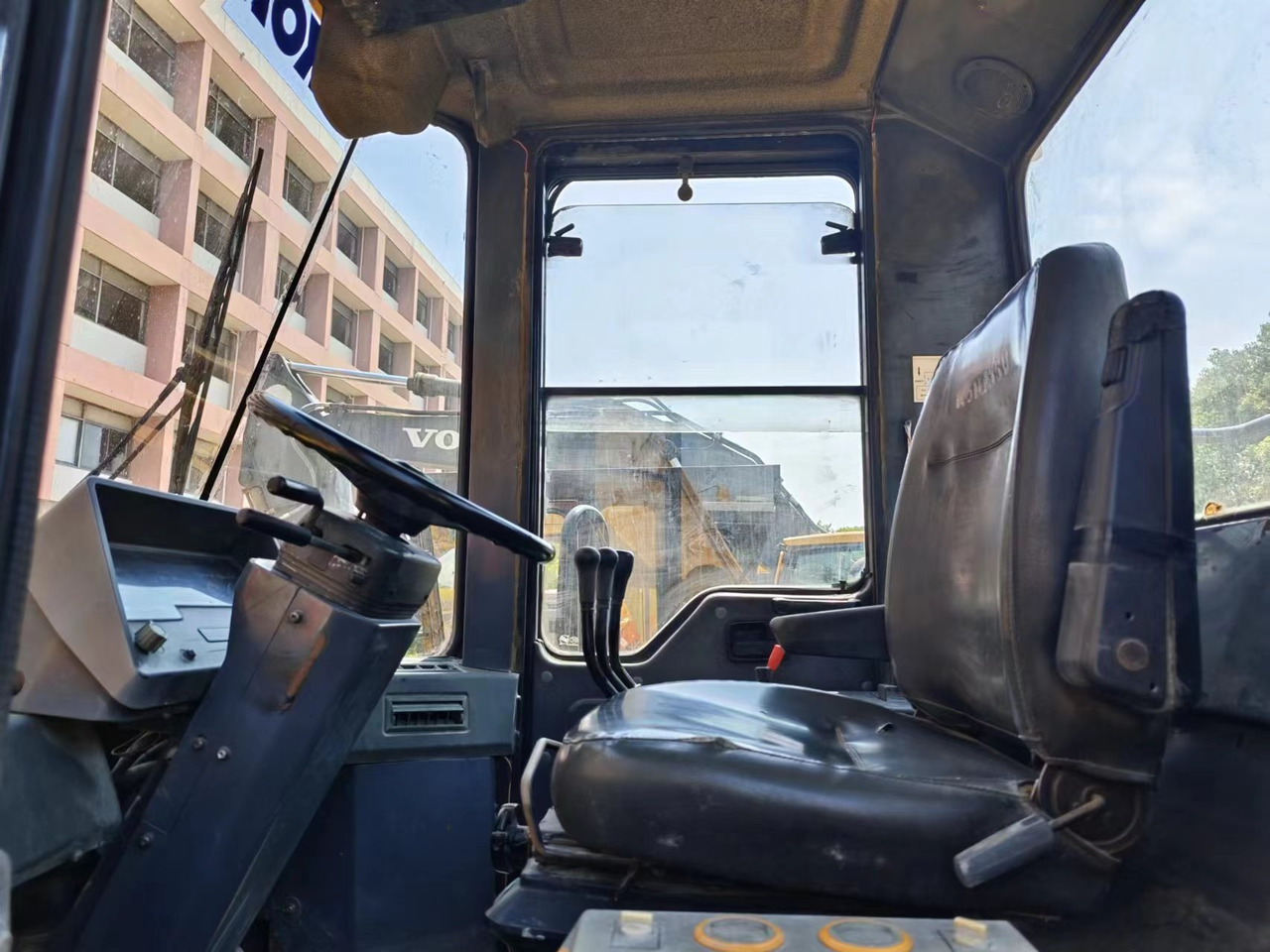 Chargeuse sur pneus KOMATSU WA470-3