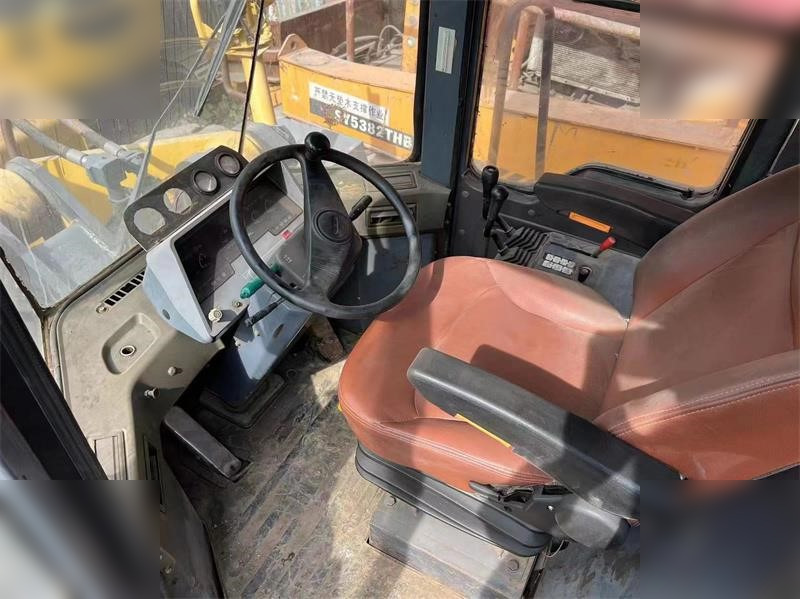 Chargeuse sur pneus KOMATSU WA470-3
