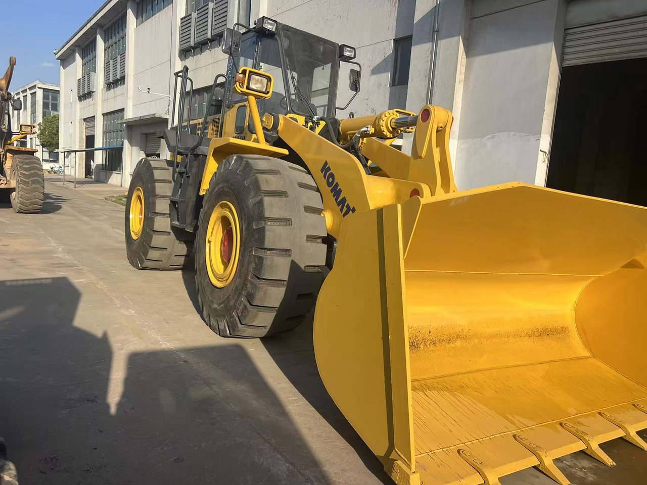 Chargeuse sur pneus KOMATSU WA470-3
